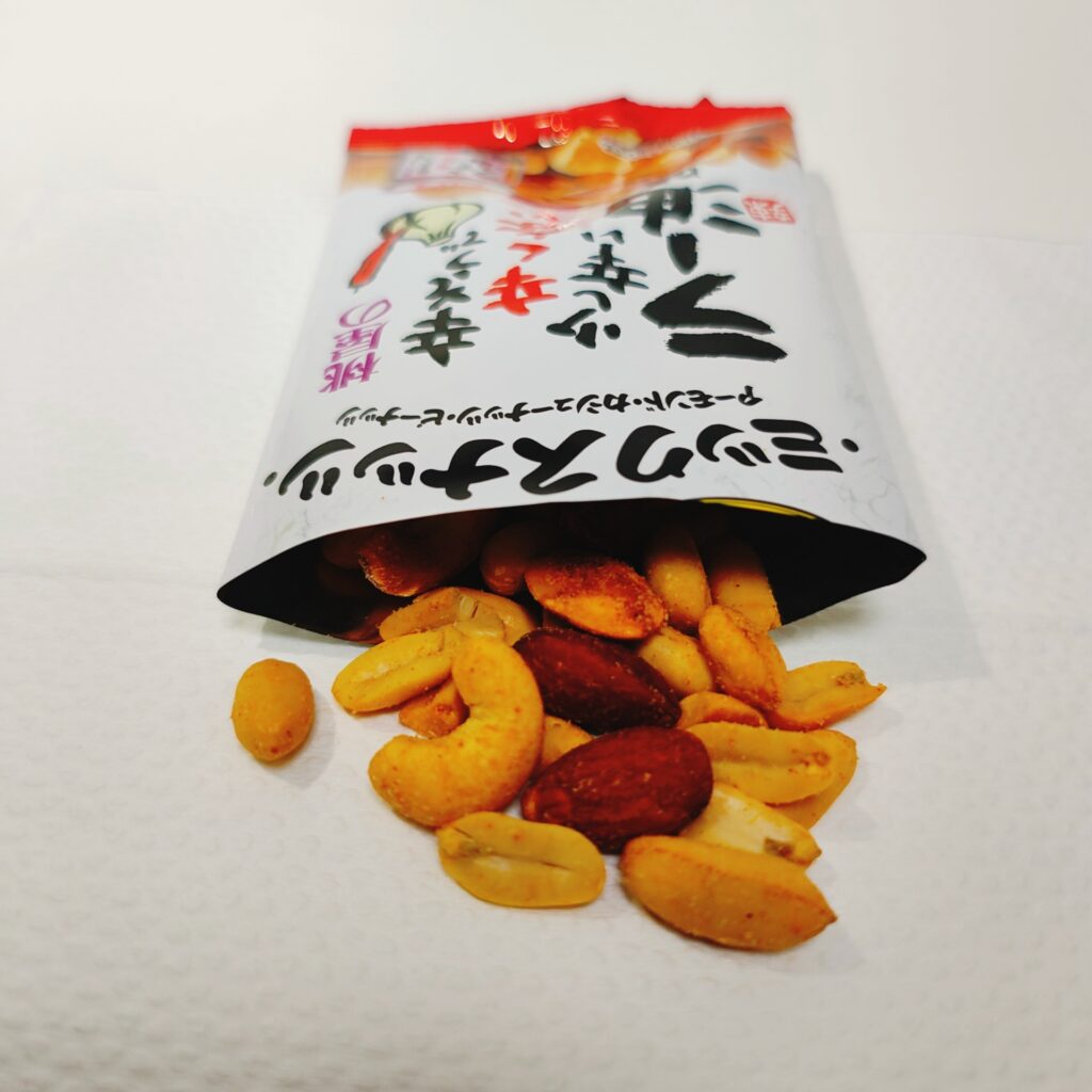 百均 ダイソー 食べるラー油味ミックスナッツ