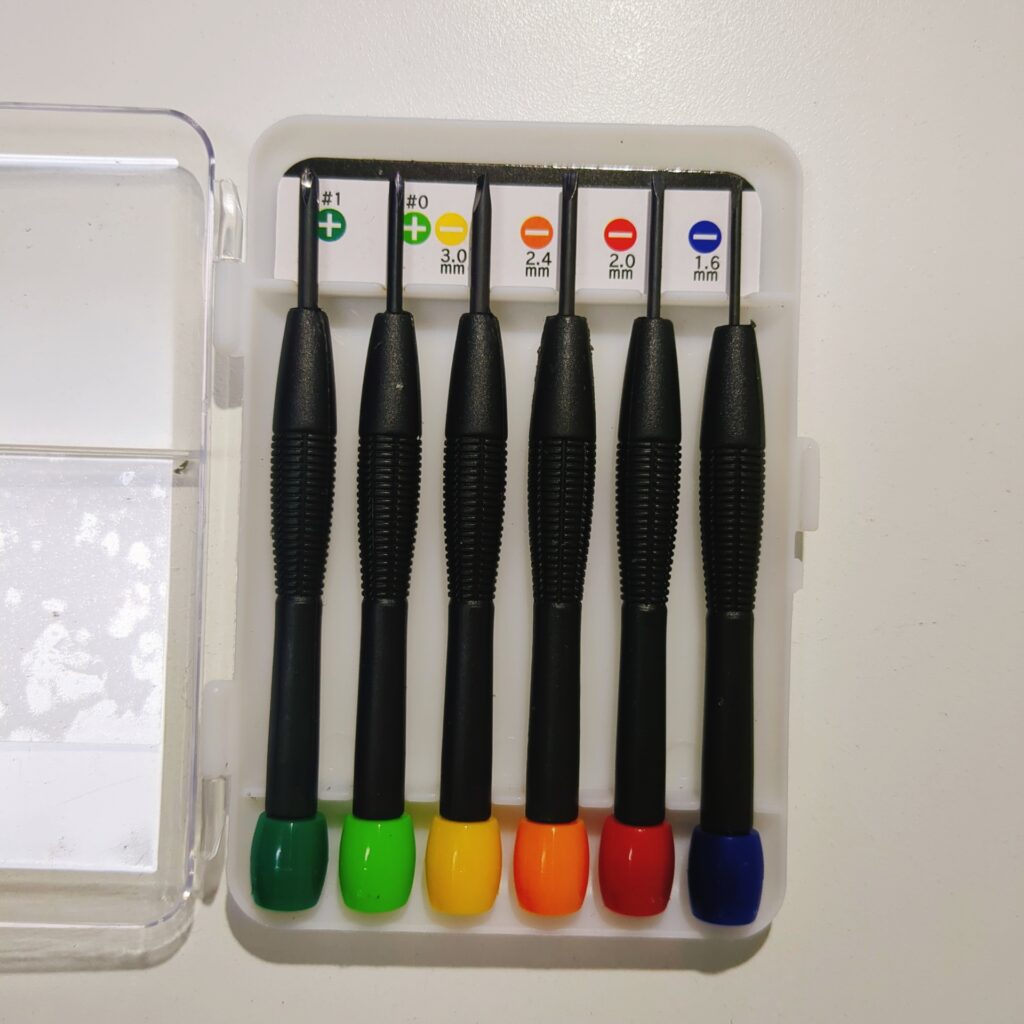 百均 ダイソー カラー精密ドライバー