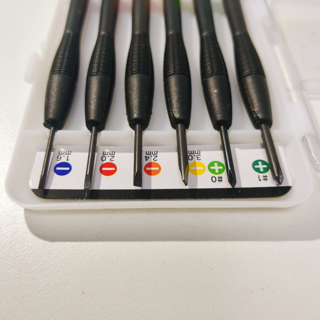 百均 ダイソー 精密ドライバー