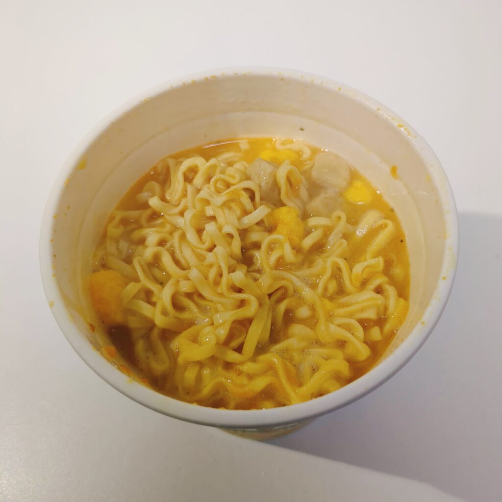 百均 ワッツ カップ麺